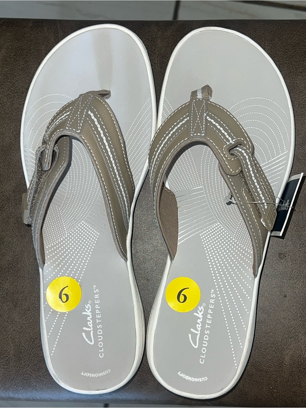 Clarks Cloudsteppers Brinkley Jazz Sandals Women's Size 9 New With Tags Beige